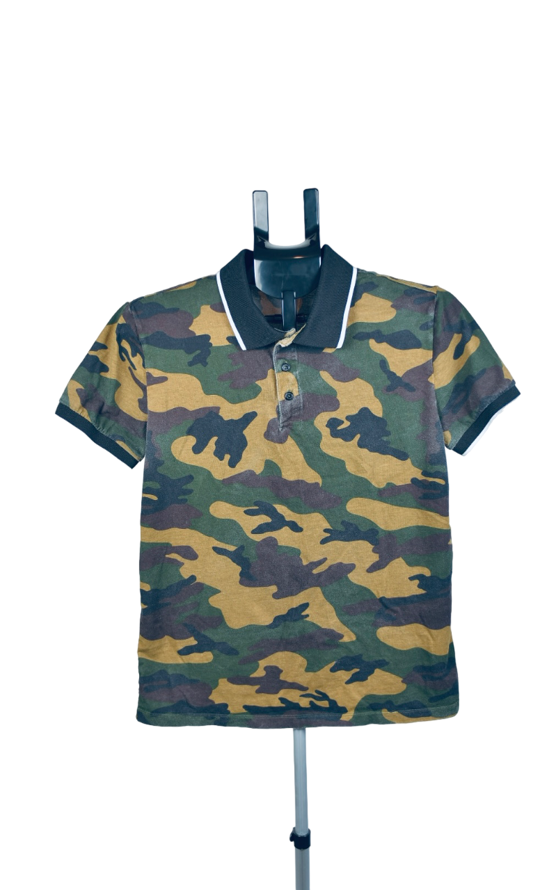 Camo Forever 21 button T-Shirt SZ M