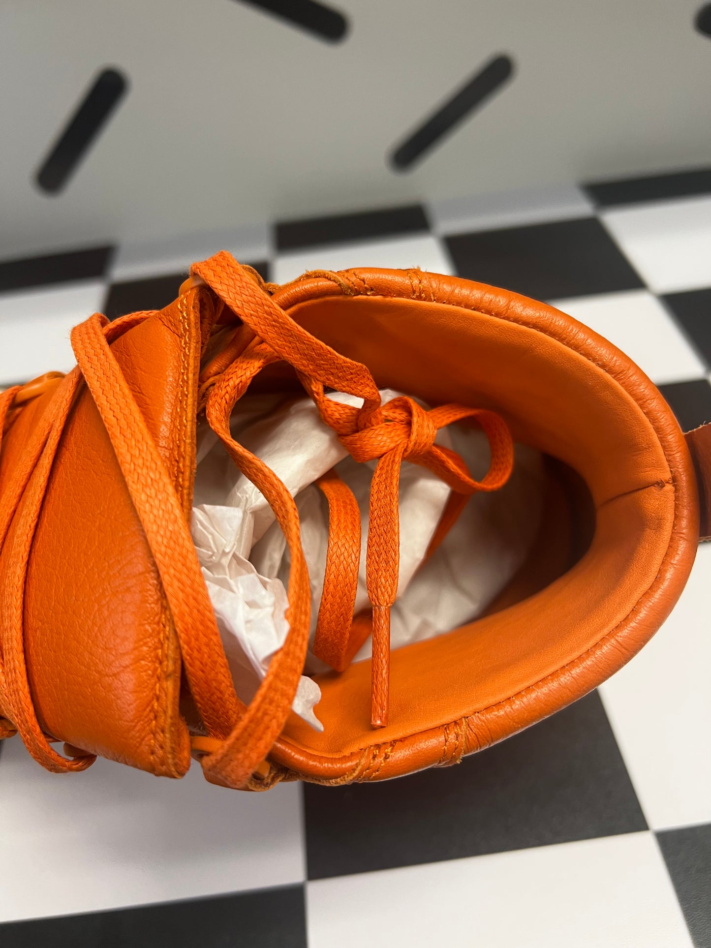 Balenciaga Arena High              Orange