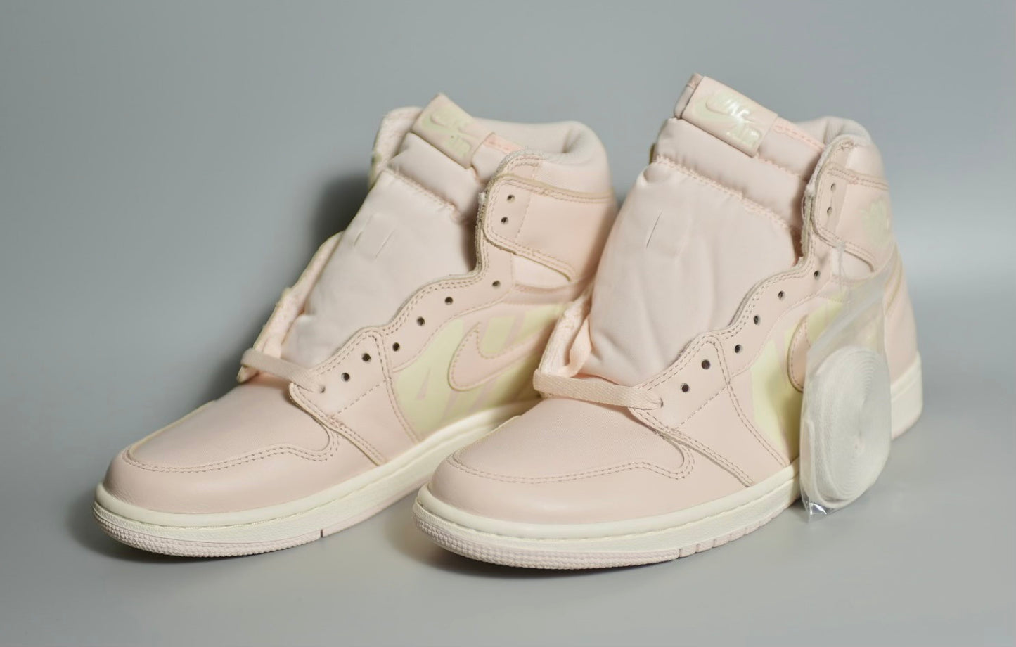 Air Jordan  1 Retro High OG Guava Ice